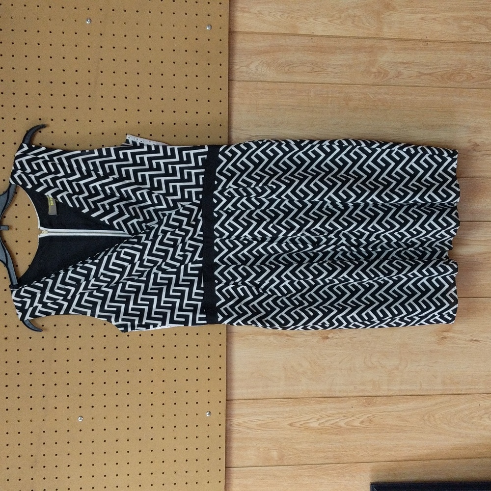 Melonie Sleeveless Dress Size 12
